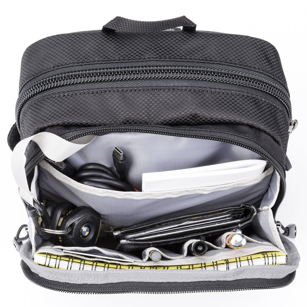 
                  
                    Front pocket organizer
                  
                