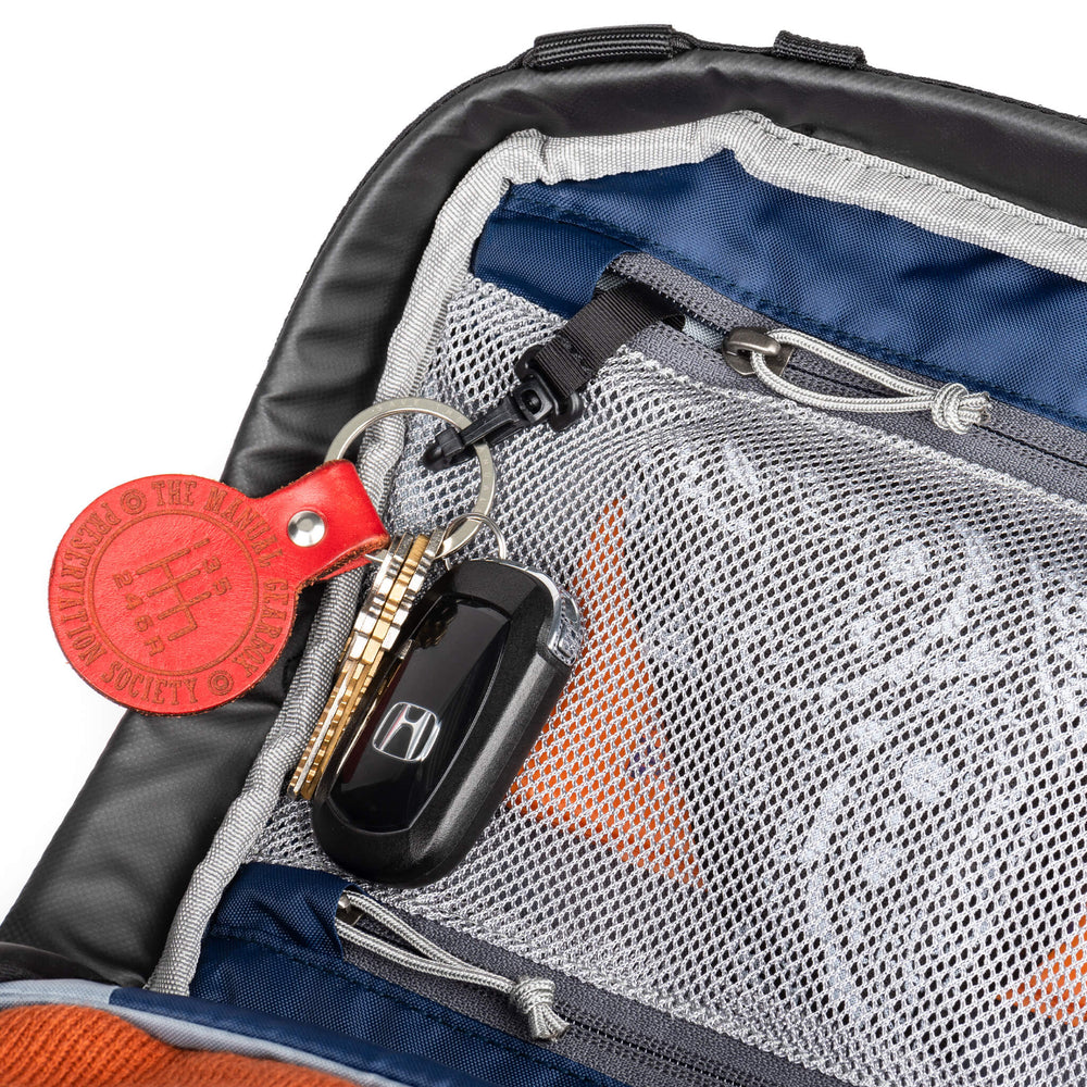 
                  
                    Two zippered mesh pockets with key lanyard in the top compartment secures small items
                  
                