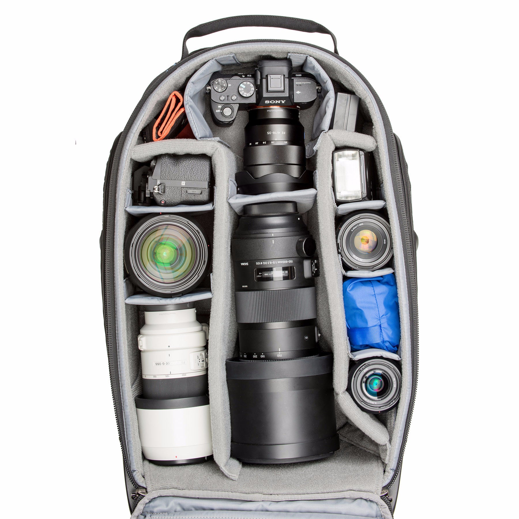 Adjustable dividers allow a customized fit for your DSLR or Mirrorless gear