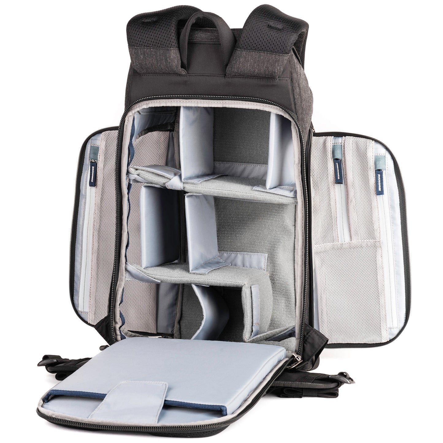 
                  
                    Two quick side-access panels with full-access rear panel. Customizable divider system
                  
                