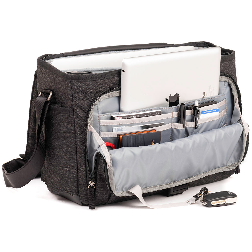 
                  
                    Secure zippered pocket holds 10" tablet, batteries, card wallets, and other accessories
                  
                