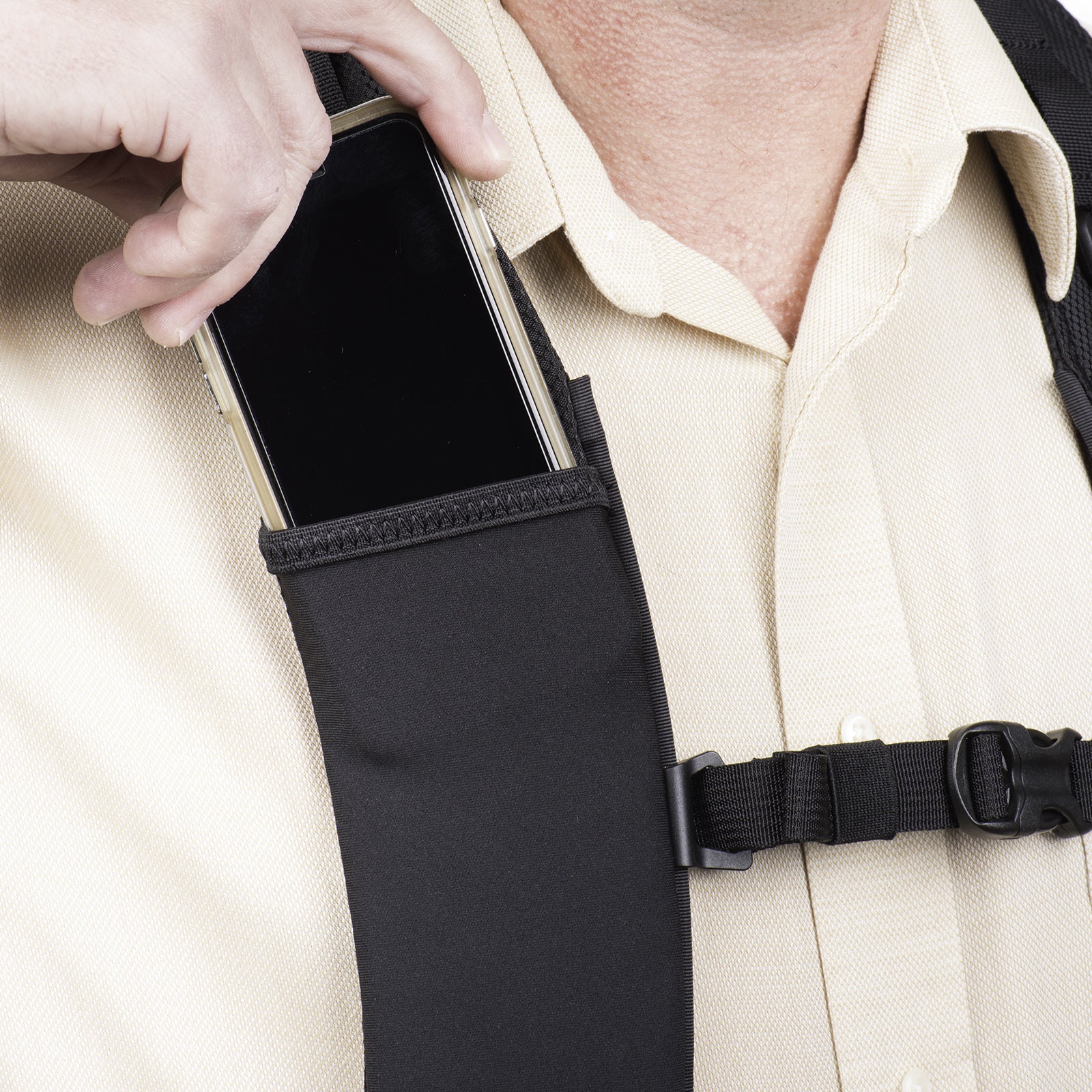 Additional attachment points, D Rings and a stretch pocket