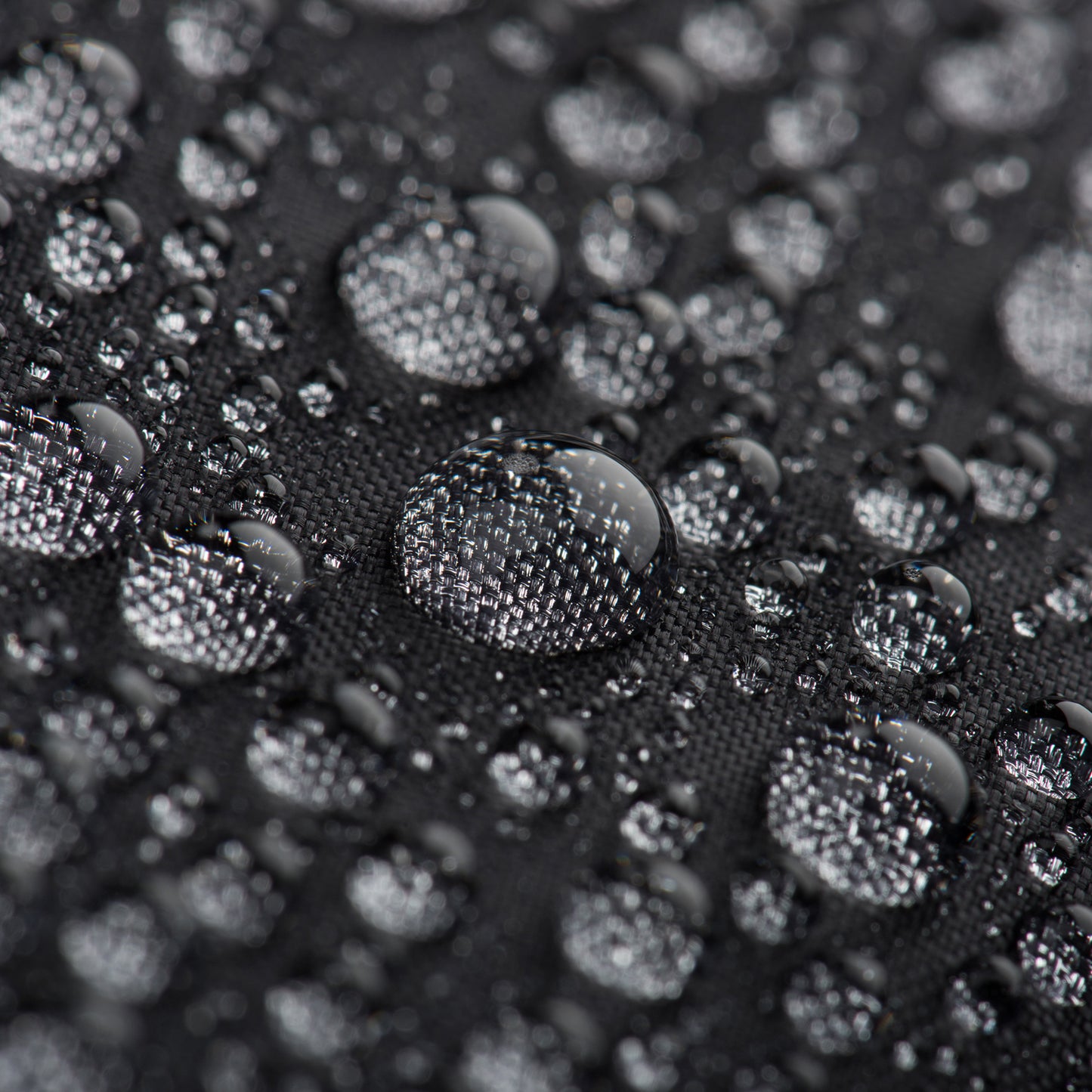 
                  
                    Seam-sealed rain cover included
                  
                